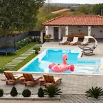 My Dalmatia - Neda With Shared Pool Apartamento Galovac (Zadar)