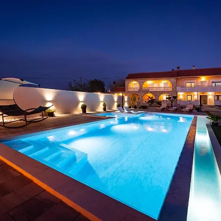 My Dalmatia - Neda With Shared Pool * Galovac (Zadar)