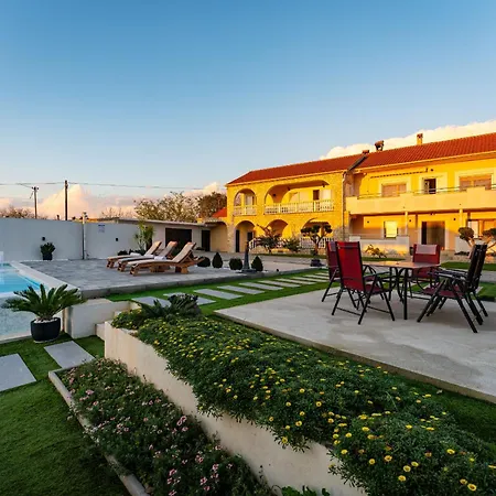 My Dalmatia - Neda With Shared Pool Apartment *