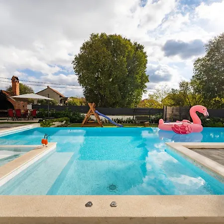 My Dalmatia - Neda With Shared Pool