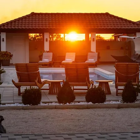 My Dalmatia - Neda With Shared Pool Apartment *