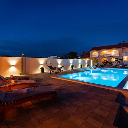 My Dalmatia - Neda With Shared Pool * Galovac