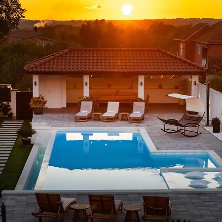 My Dalmatia - Neda With Shared Pool * Galovac (Zadar)
