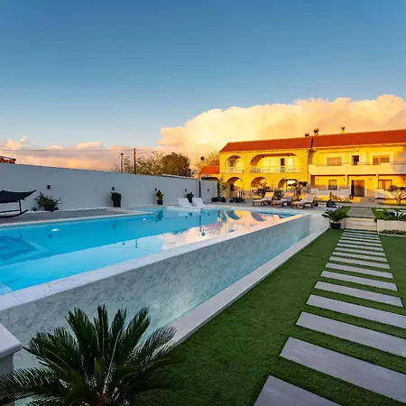 My Dalmatia - Neda With Shared Pool *