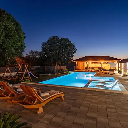 My Dalmatia - Neda With Shared Pool Galovac