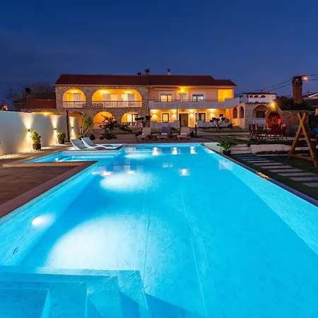My Dalmatia - Neda With Shared Pool Apartment *