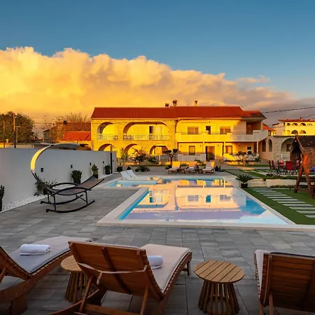 My Dalmatia - Neda With Shared Pool Apartman