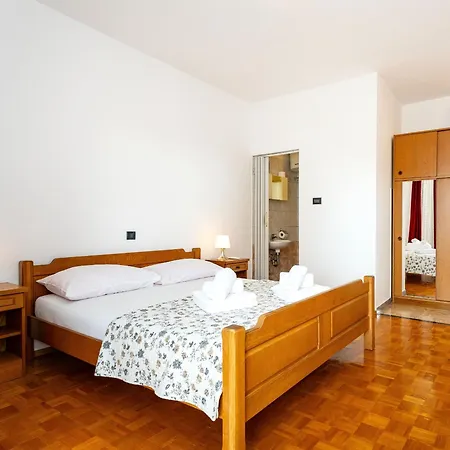My Dalmatia - Neda With Shared Pool Apartman *