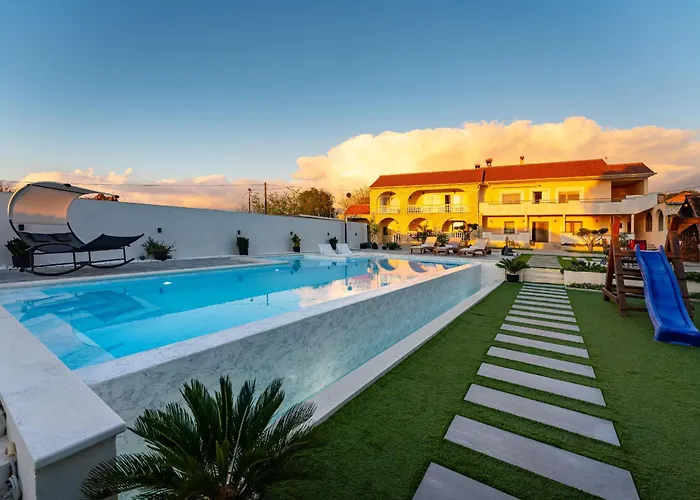 My Dalmatia - Neda With Shared Pool *
