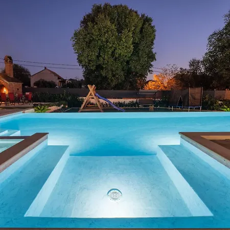 My Dalmatia - Neda With Shared Pool Galovac (Zadar)