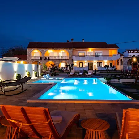 アパート My Dalmatia - Neda With Shared Pool