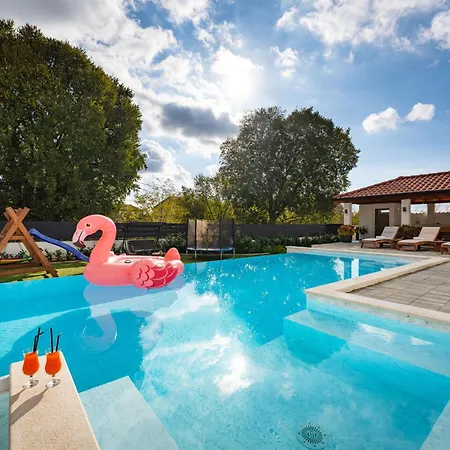 My Dalmatia - Neda With Shared Pool