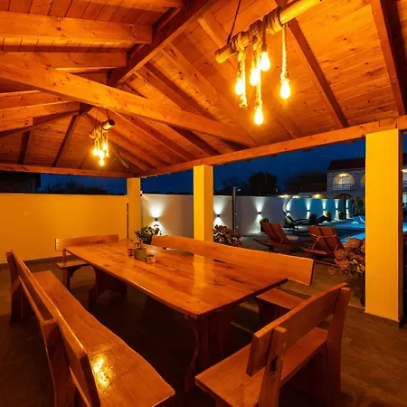 My Dalmatia - Neda With Shared Pool * Galovac (Zadar)