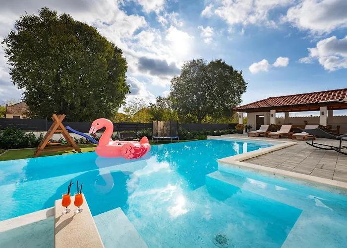 My Dalmatia - Neda With Shared Pool