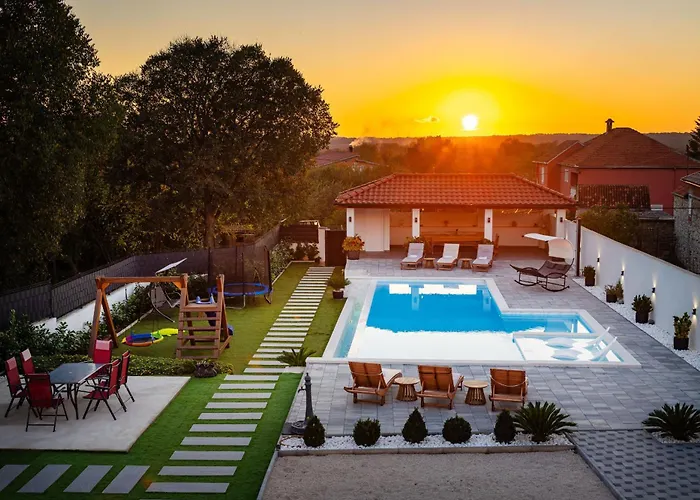 My Dalmatia - Neda With Shared Pool Apartman *