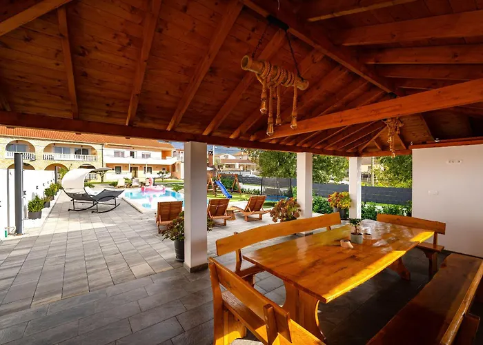 My Dalmatia - Neda With Shared Pool Apartman *