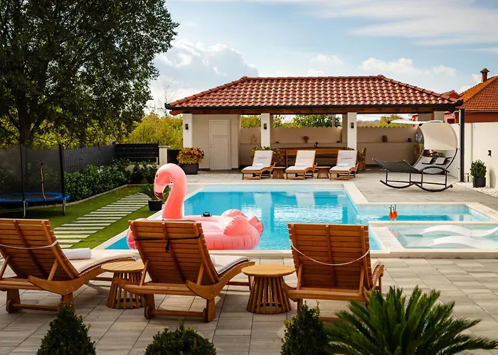 My Dalmatia - Neda With Shared Pool