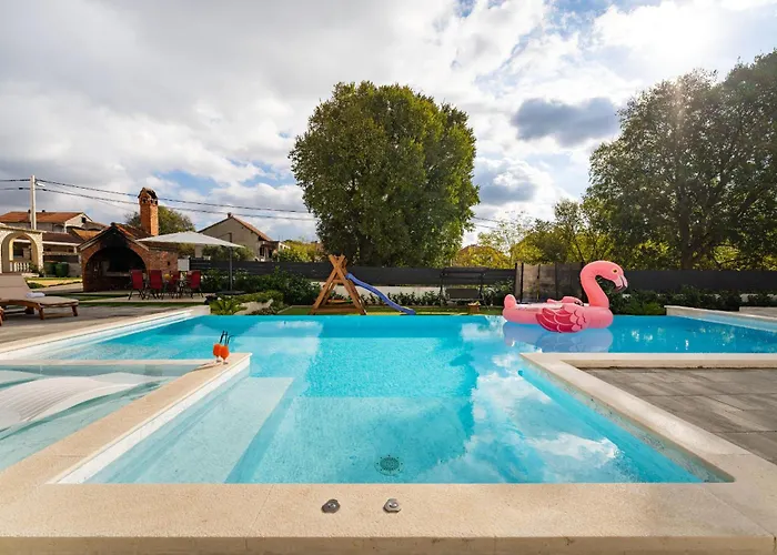 My Dalmatia - Neda With Shared Pool