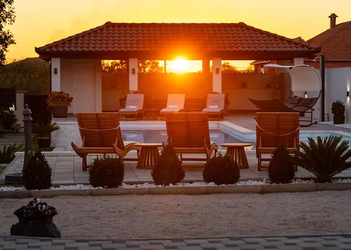 My Dalmatia - Neda With Shared Pool Apartman *