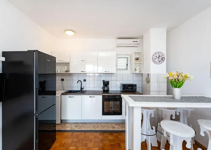 My Dalmatia - Neda With Shared Pool * Galovac (Zadar)