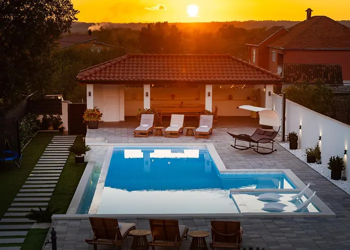 My Dalmatia - Neda With Shared Pool * Galovac (Zadar)