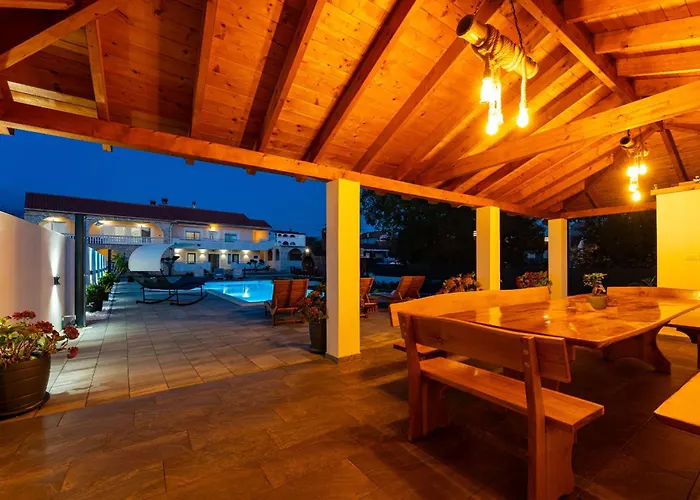 My Dalmatia - Neda With Shared Pool Galovac (Zadar)