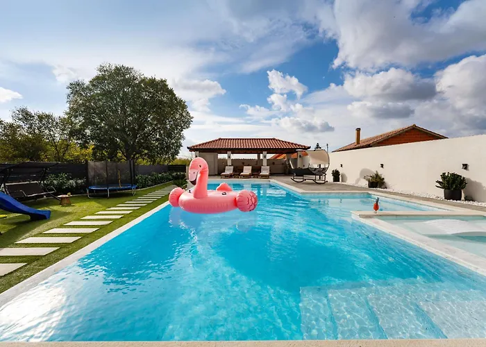 My Dalmatia - Neda With Shared Pool Apartman *