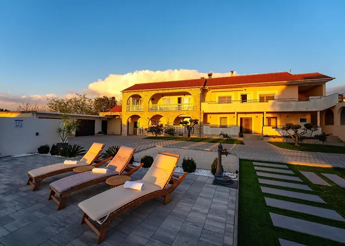 My Dalmatia - Neda With Shared Pool Apartman *