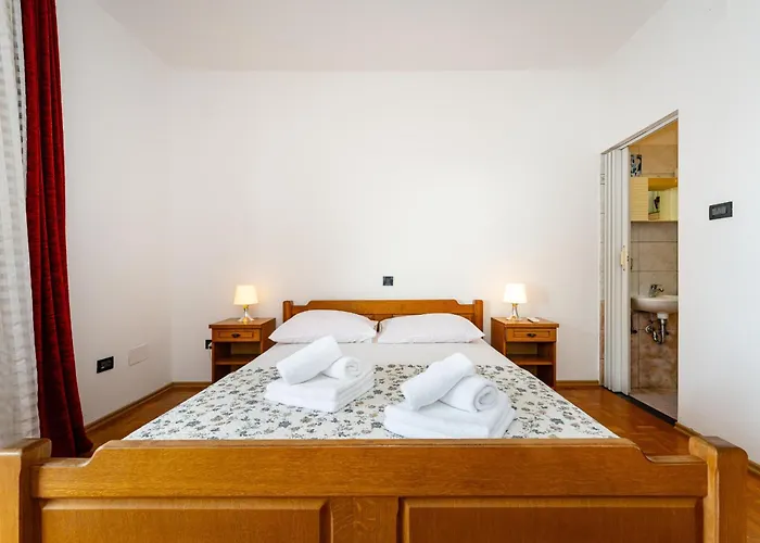 My Dalmatia - Neda With Shared Pool * Galovac (Zadar)